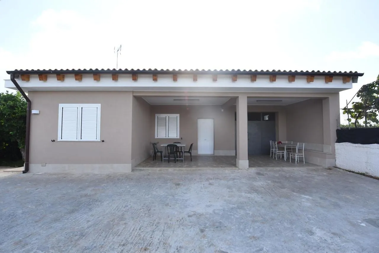 Villa G.Giuliano Floridia Italia